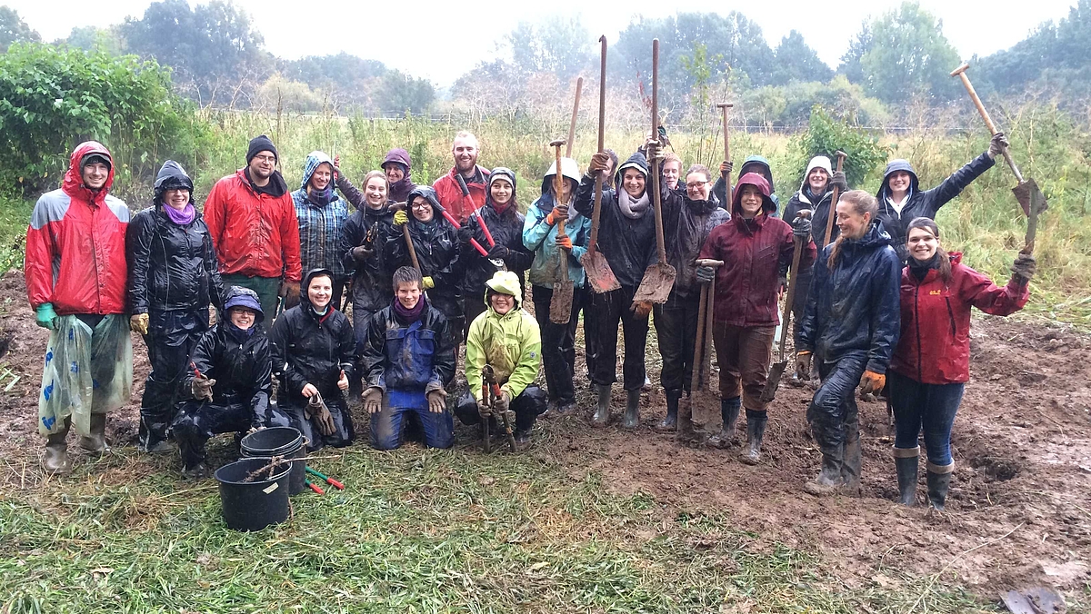 Gruppenfoto: Teilnehmende am Umweltworkcamp 2015.