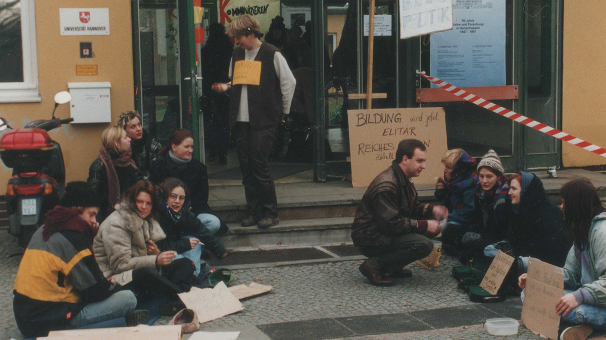 Studentische Aktion 1997 auf der 50-Jahr-Feier des Fachbereichs Landschaftsarchitektur und Umweltentwicklung.
