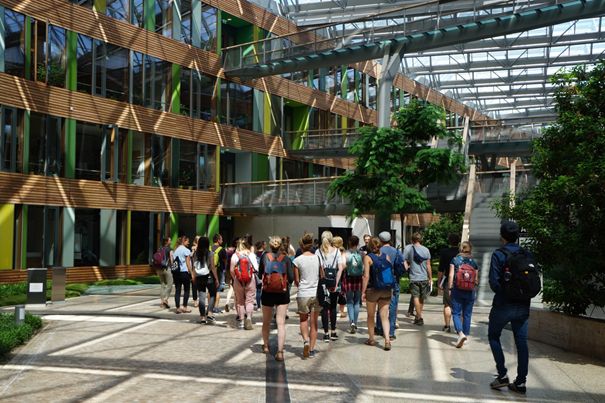 Photo: The group was given a guided tour of the innovative building of the Federal Environment Agency in Dessau-Roßlau.